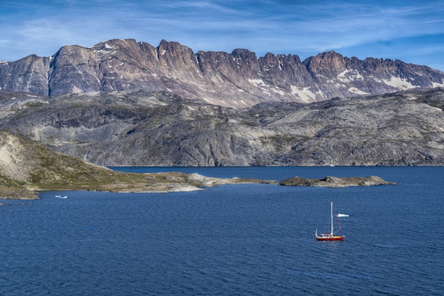 Cliffs in Greendland, the largest island in the world